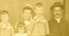 Charles Mathurin Bretet, Henriette Alexandrine Gouillet, et les enfants :  Charles, Gabrielle et Henri  - le 29/04/1908 Ile D'Yeu