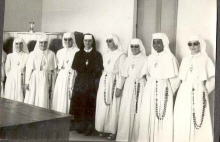 Monique Bretet avec les soeurs religieuses vers 1957  Majunga - Madagascar 