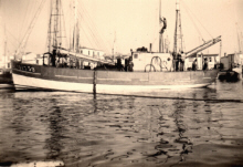 Le "Docteur Dubois"  en manoeuvre dans le port vers 1940 - Ile d'Yeu