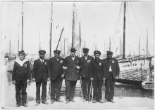 De gauche  droite : Alexandre Gouillet, Olivier Plessis, No Devaud M. le Baron de Wedel-Jarlsberg, Pierre Girard, Emmanuel Turb, Baptiste Tonnel -  Le 19/07/1922 - Ile d'Yeu