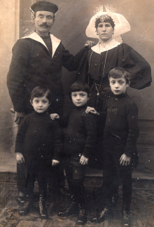 Eugne Turb, Malvina Queffelec et leurs enfants : Roger, Albert et Eugne vers 1914 - Les Sables d'Olonne